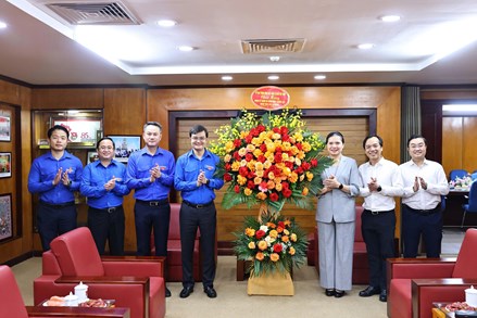 Phó Chủ tịch – Tổng Thư ký Ủy ban Trung ương MTTQ Việt Nam Hà Thị Nga thăm, chúc mừng Trung ương Đoàn TNCS HCM